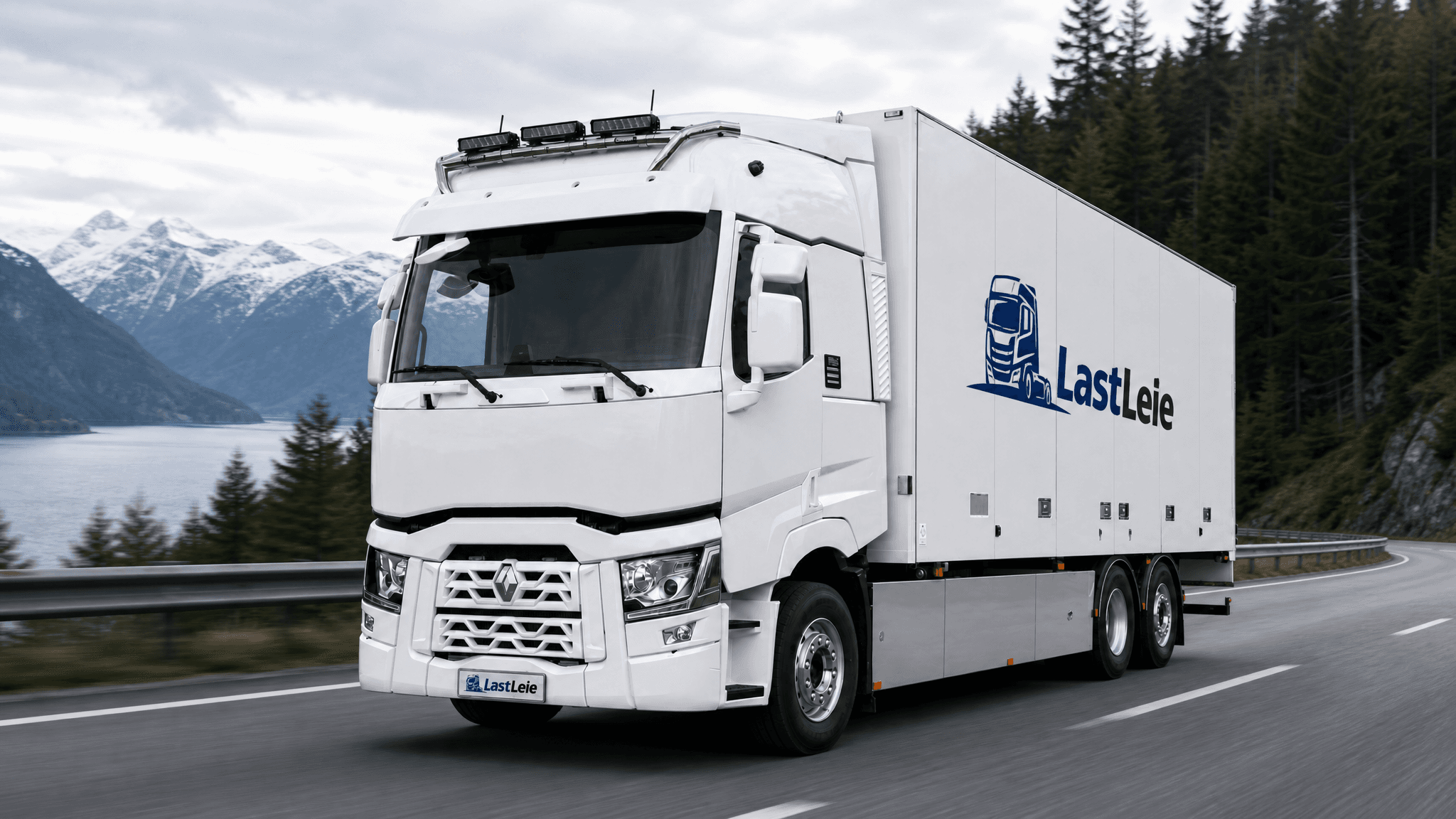 Lastleie Renault T430 på norsk vei med fjord og fjell